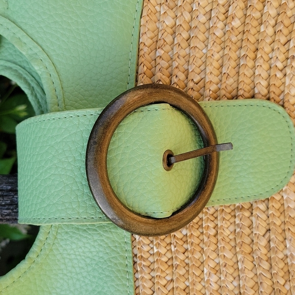 Straw and leather Tote/Purse Yellow Straw and Light Green Top Snap Closure - Picture 2 of 7